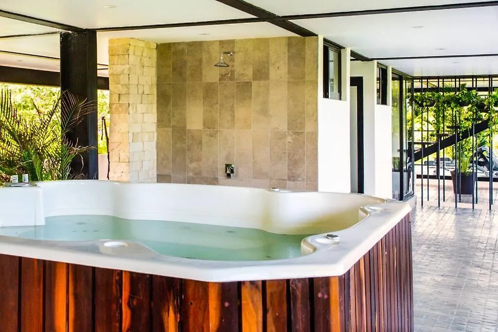 Designer Penthouse - Rooftop Pool & Jungle View 图卢姆